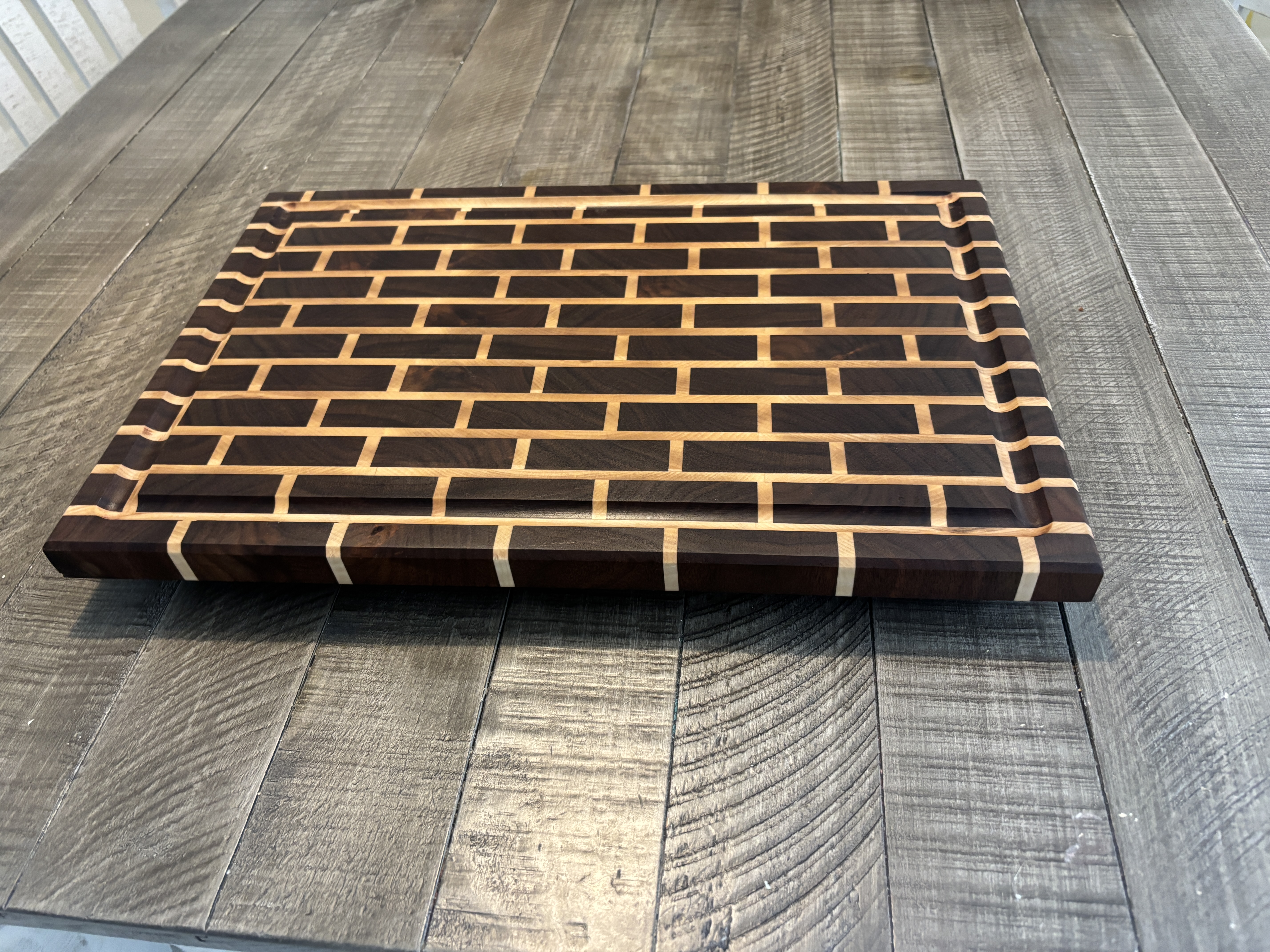 Brickwork end-grain board
